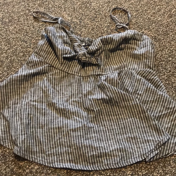 • Abercrombie & Fitch Striped Top Gray and White - Picture 3 of 5